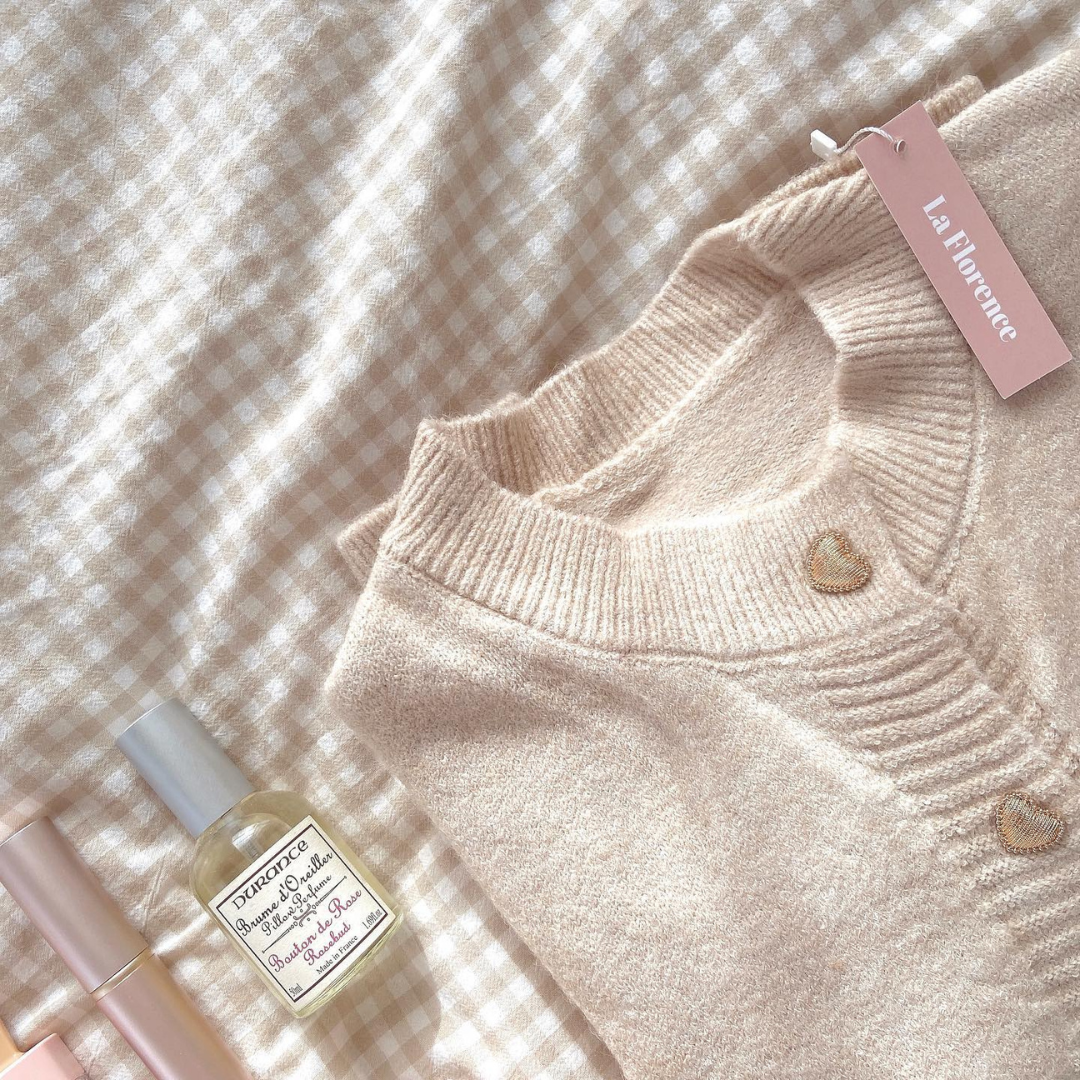 pale color heart button knit cardigan lf2535