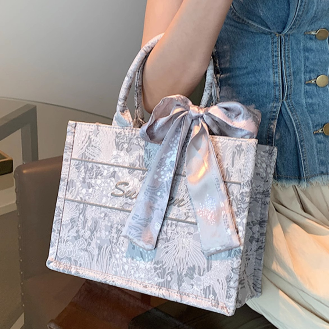 light colored handheld tote lf2630