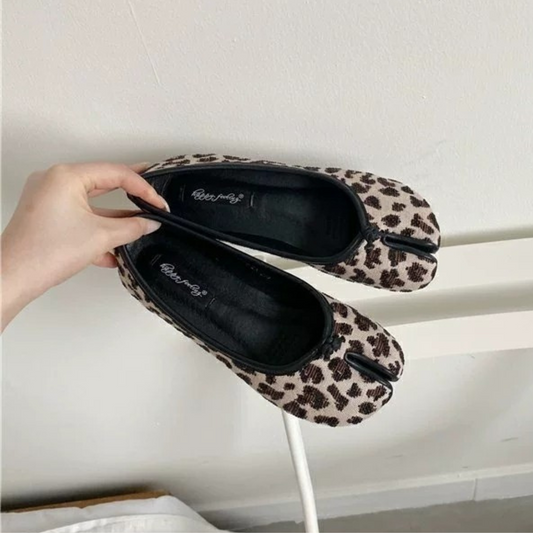 patterned tabi style shoes lf3091